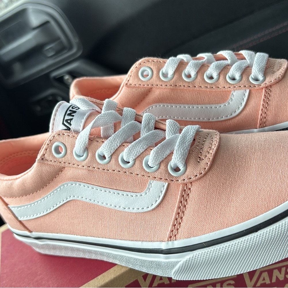 BRAND NEW Vans Peach summer low top shoe